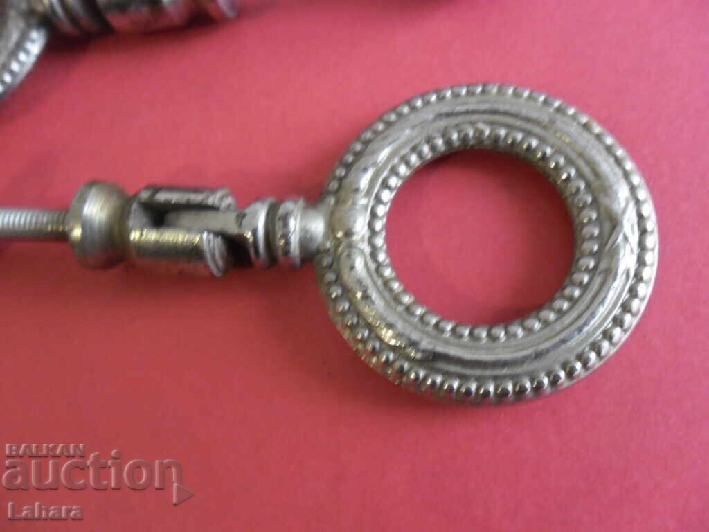 Старинни дръжки за чекмеджета или врати с цена 8.00 лв. | € 4.09 Старинни дръжки за чекмеджета или врати с цена 8.00 лв. | € 4.09