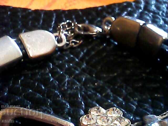 Licitație Brățară din piele folosită, frumoasă, cu cristale