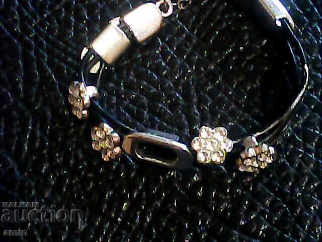 Livrarea Brățară din piele folosită, frumoasă, cu cristale