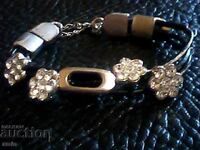 Brățară din piele folosită, frumoasă, cu cristale