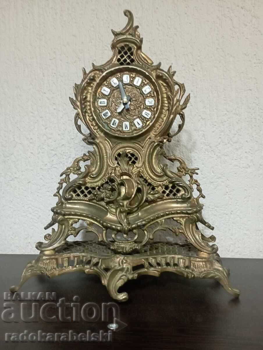 Ceas de alamă și două sfeșnice de alamă cu preț 469.90 BGN | € 240.26 Ceas de alamă și două sfeșnice de alamă cu preț 469.90 BGN | € 240.26