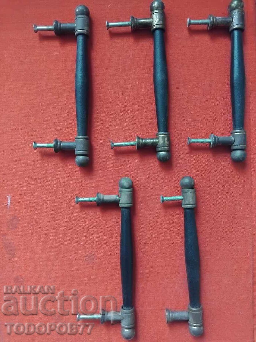 Παλιά μεταλλικά πόμολα για ντουλάπια Παλιά μεταλλικά πόμολα για ντουλάπια