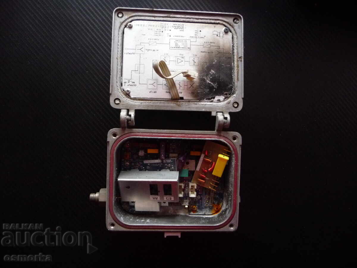 Amplificator pentru programe de televiziune prin cablu, montaj exterior, cutie Amplificator pentru programe de televiziune prin cablu, montaj exterior, cutie