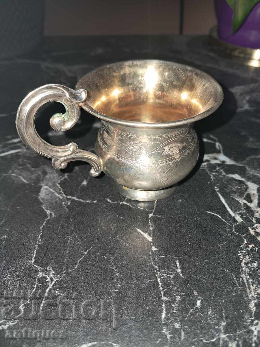 Cană veche de argint cu preț € 65.00 | 127.13 BGN Cană veche de argint cu preț € 65.00 | 127.13 BGN