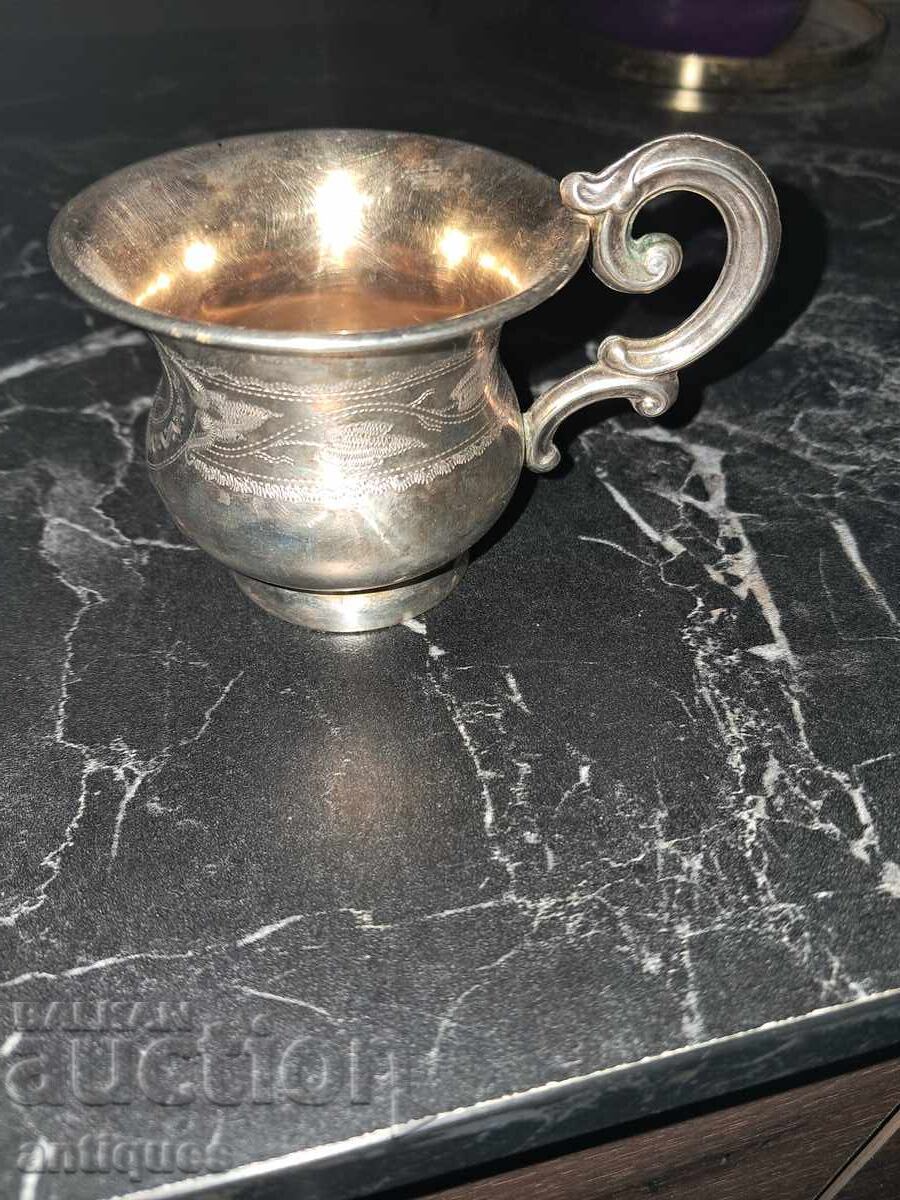 Cană veche de argint Cană veche de argint