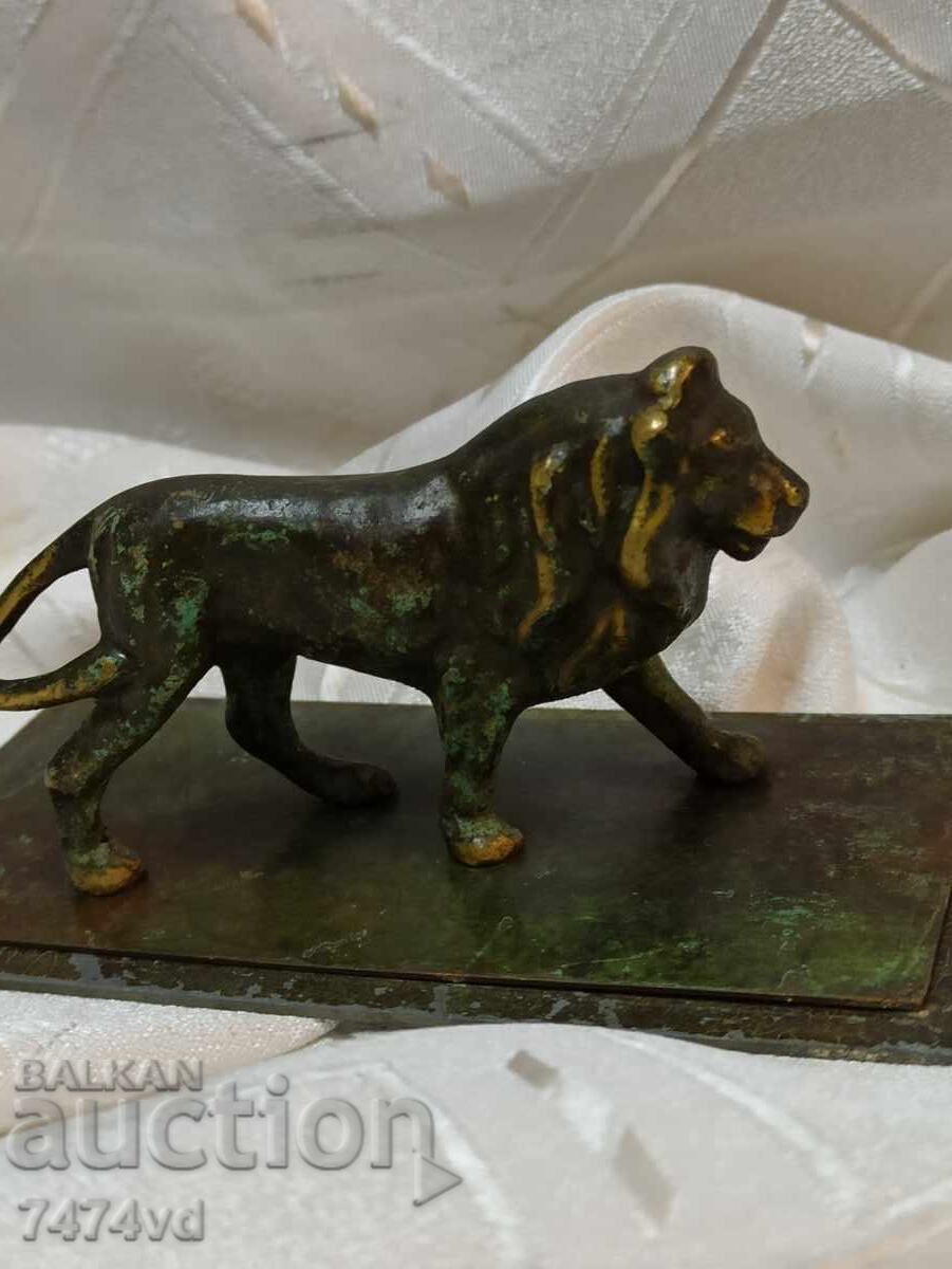 Massive small bronze sculpture of a lion with dimensions 12/6/6 cm with price 180.00 BGN | € 92.03 Massive small bronze sculpture of a lion with dimensions 12/6/6 cm with price 180.00 BGN | € 92.03