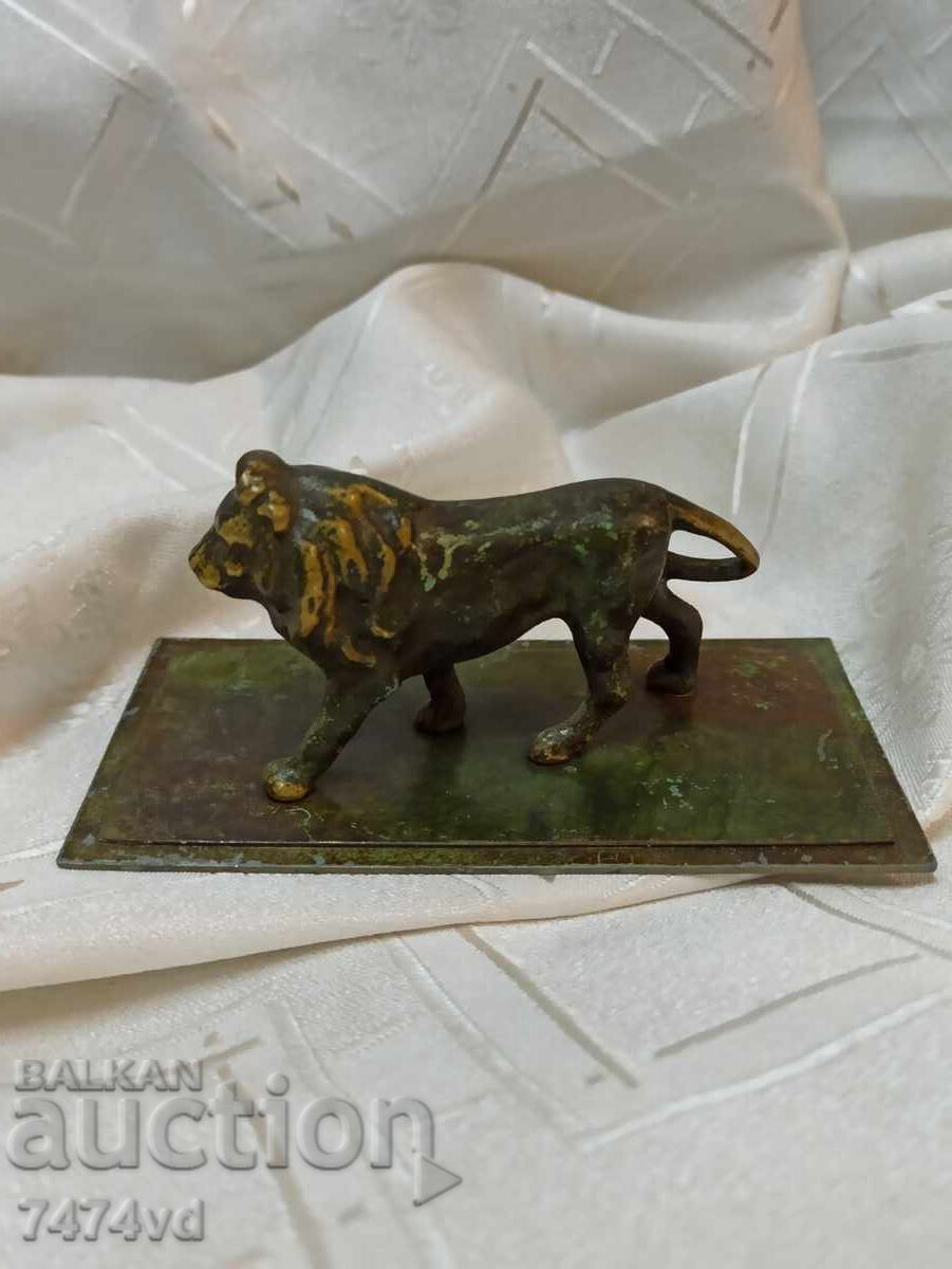 Massive small bronze sculpture of a lion with dimensions 12/6/6 cm - 6 Massive small bronze sculpture of a lion with dimensions 12/6/6 cm - 6