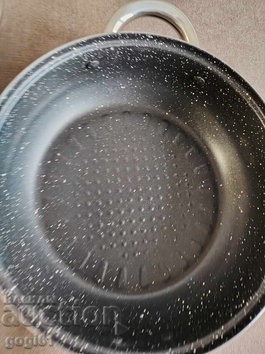 Large deep frying pan and small saucepan - NEW! - 7