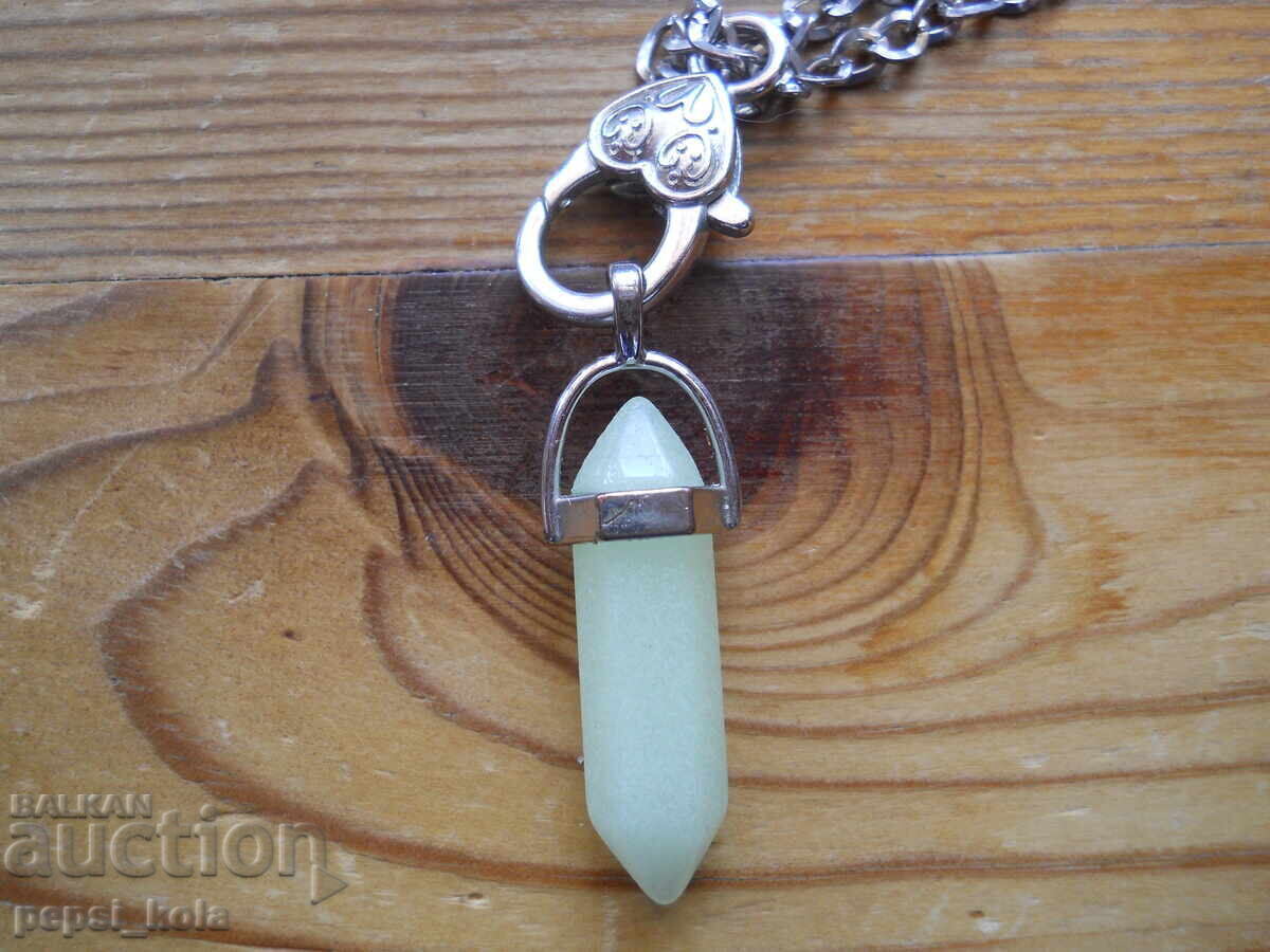 Μεταλλικό αλυσιδάκι με φωτεινό μενταγιόν με τιμή € 4.09 | 8.00 BGN