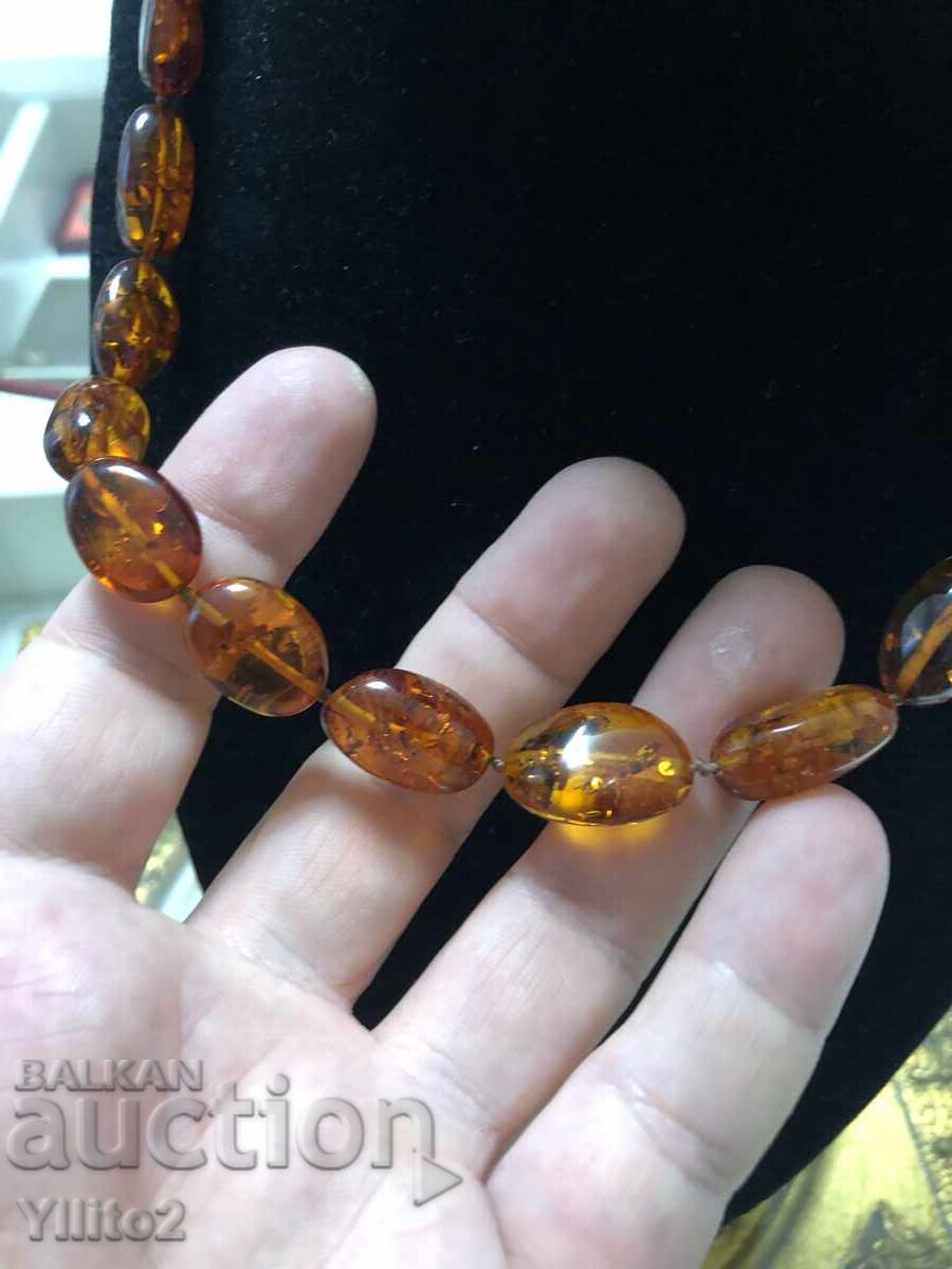 Παράδοση Κεχριμπαρένιο κολιέ με ασημένιο κούμπωμα