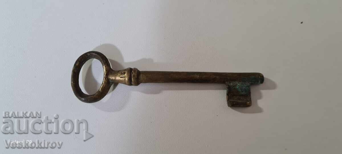 Μεγάλο παλιό μπρούτζινο κλειδί με τιμή € 2.00 | 3.91 BGN