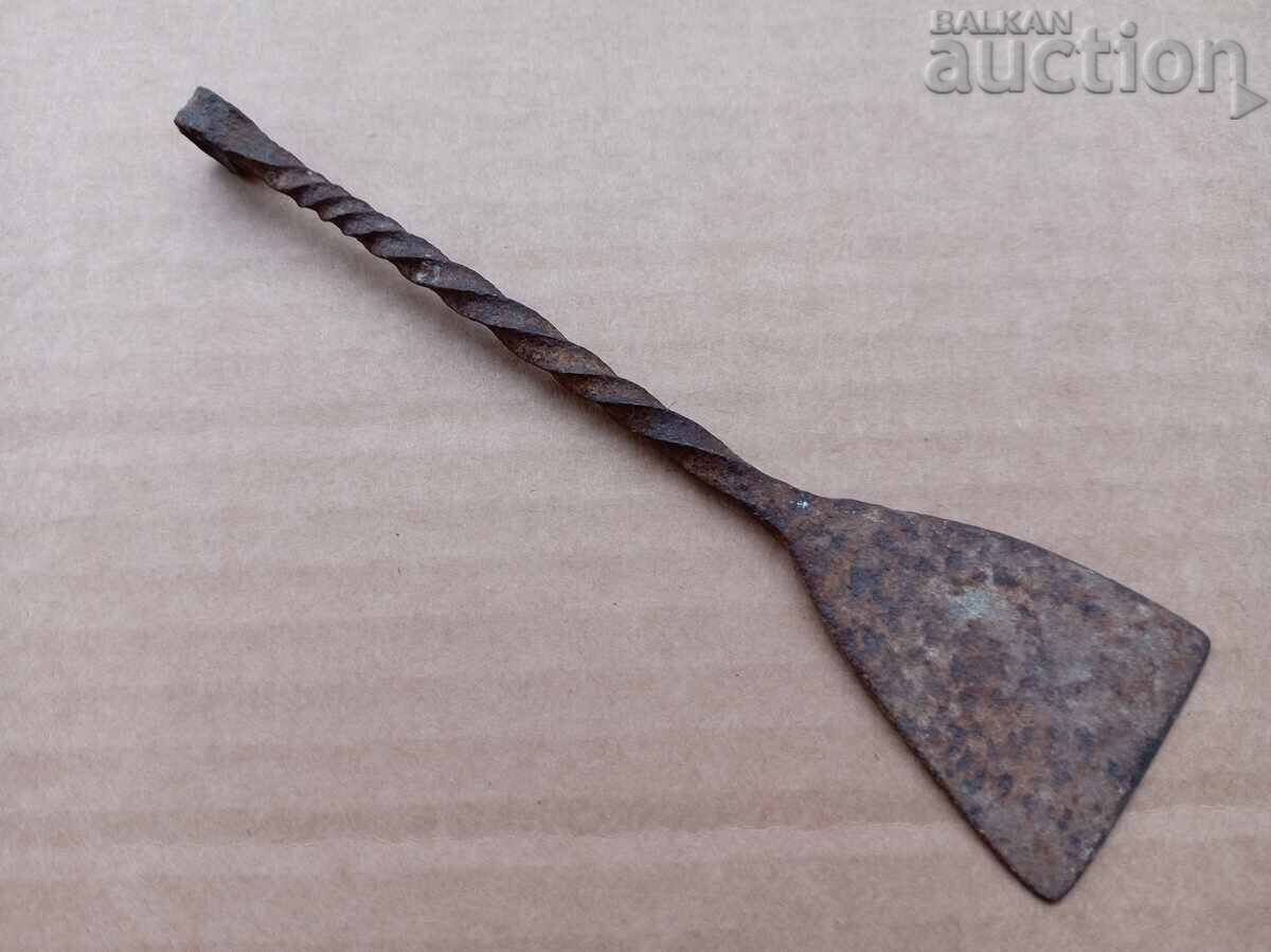 ogripka primitivă , ogribka , ugripka , ugripka fier forjat cu preț 21.00 BGN | € 10.74