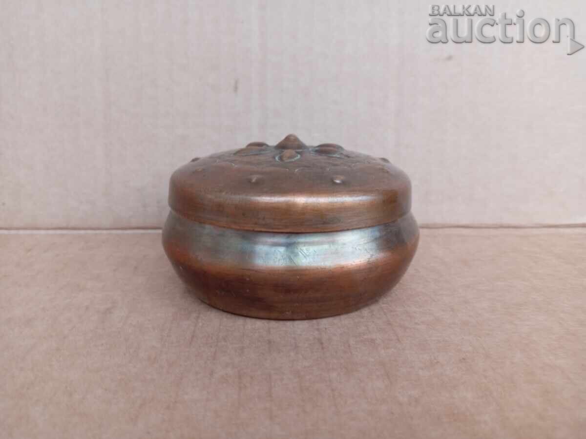 Auction  Antique handmade wrought copper box