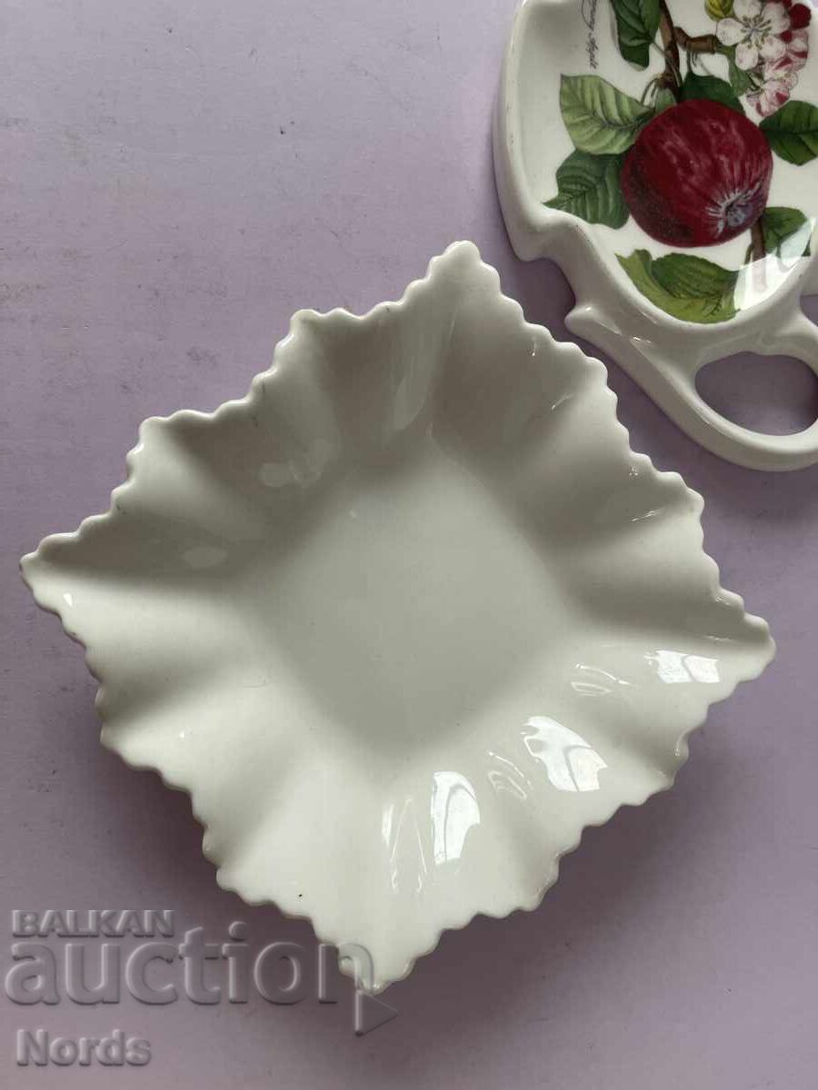 Auction English porcelain saucers Auction English porcelain saucers