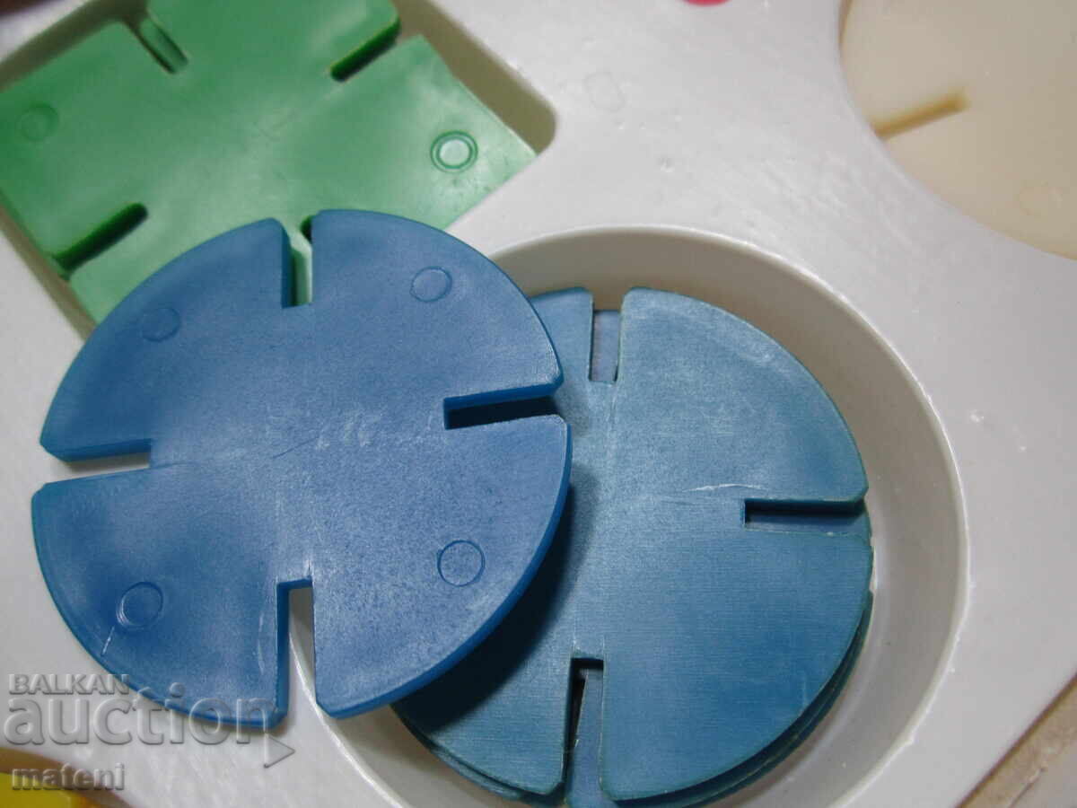 Delivery of OLD CHILDREN'S TOY CONSTRUCTION SET GEOMETRIC FIGURES