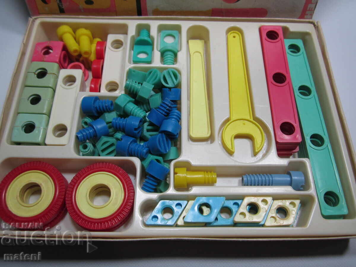 JUCĂRIE VECHE PENTRU COPII CONSTRUCTOR cu preț 9.00 BGN | € 4.60