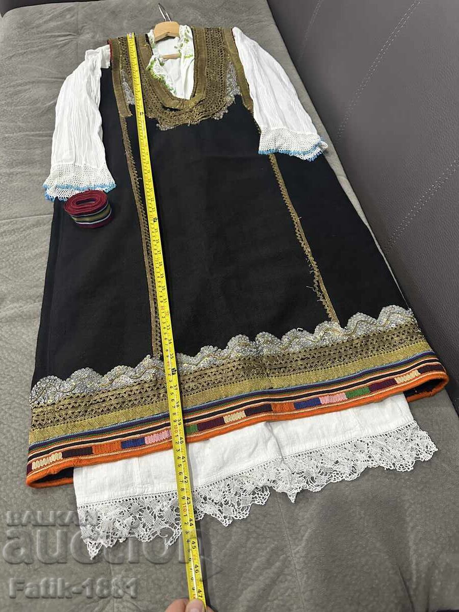 Costum tradițional din regiunea Trăn cu preț 318.33 BGN | € 162.76