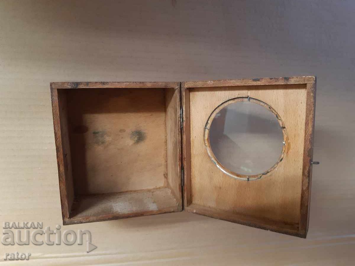 Auction Hand-painted wooden box for an old alarm clock - Kingdom of Bulgaria Auction Hand-painted wooden box for an old alarm clock - Kingdom of Bulgaria