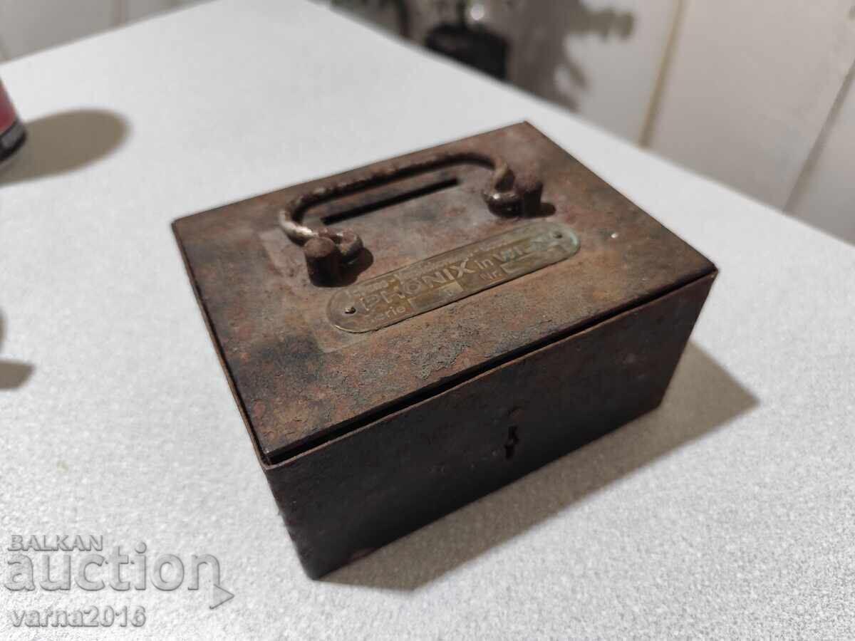 Δημοπρασία Παλιό Μεταλλικό Κουμπαράς Ανοιχτός: Λείπει το Κλειδί