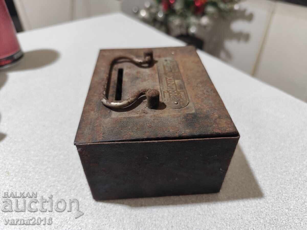 Стара Метална Касичка Отворена: Липсва Ллюча - 5