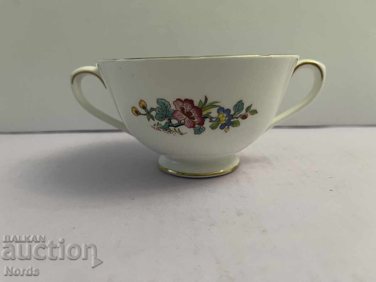 Delivery of Coalport two-handled cup Delivery of Coalport two-handled cup