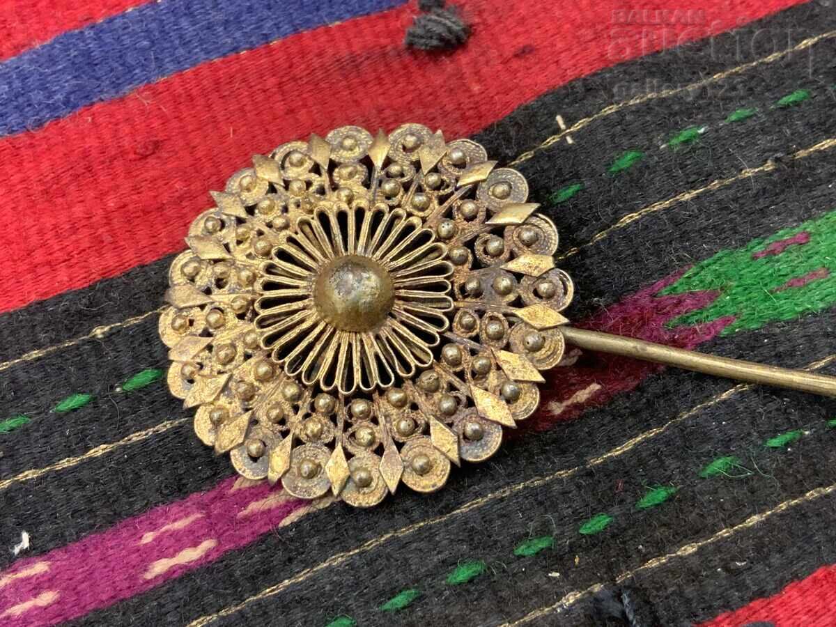 Revival-era Vidin needle, silver gilt Revival-era Vidin needle, silver gilt