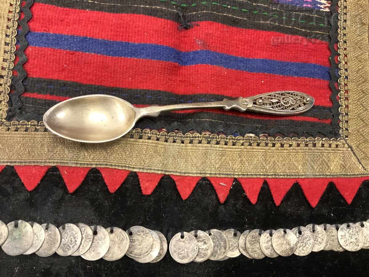 Linguriță renascentistă din argint, filigran tăiat Linguriță renascentistă din argint, filigran tăiat