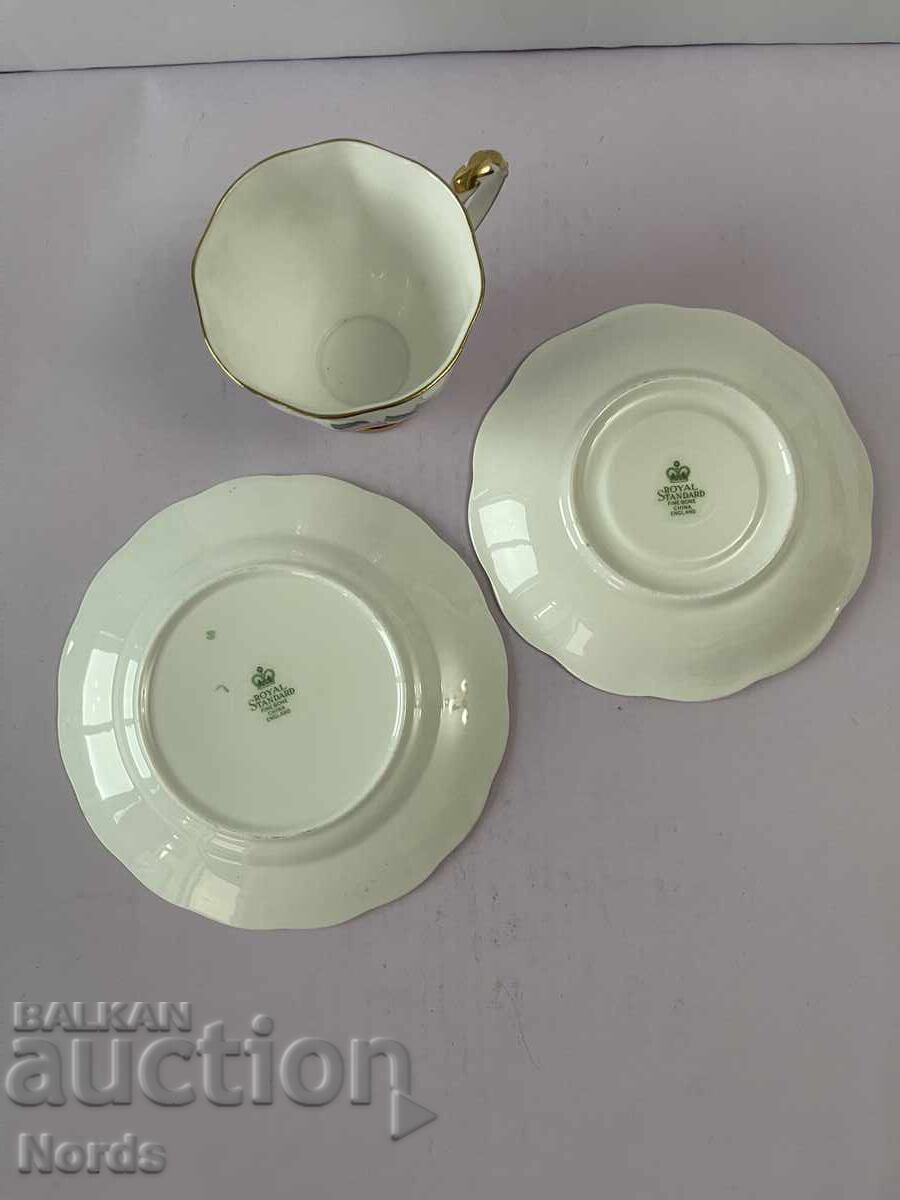 Delivery of Beautiful English triple tea set Delivery of Beautiful English triple tea set