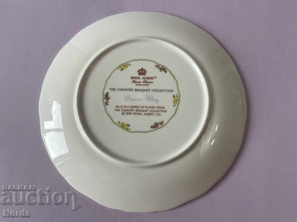Auction Royal Albert Beautiful Plate Auction Royal Albert Beautiful Plate
