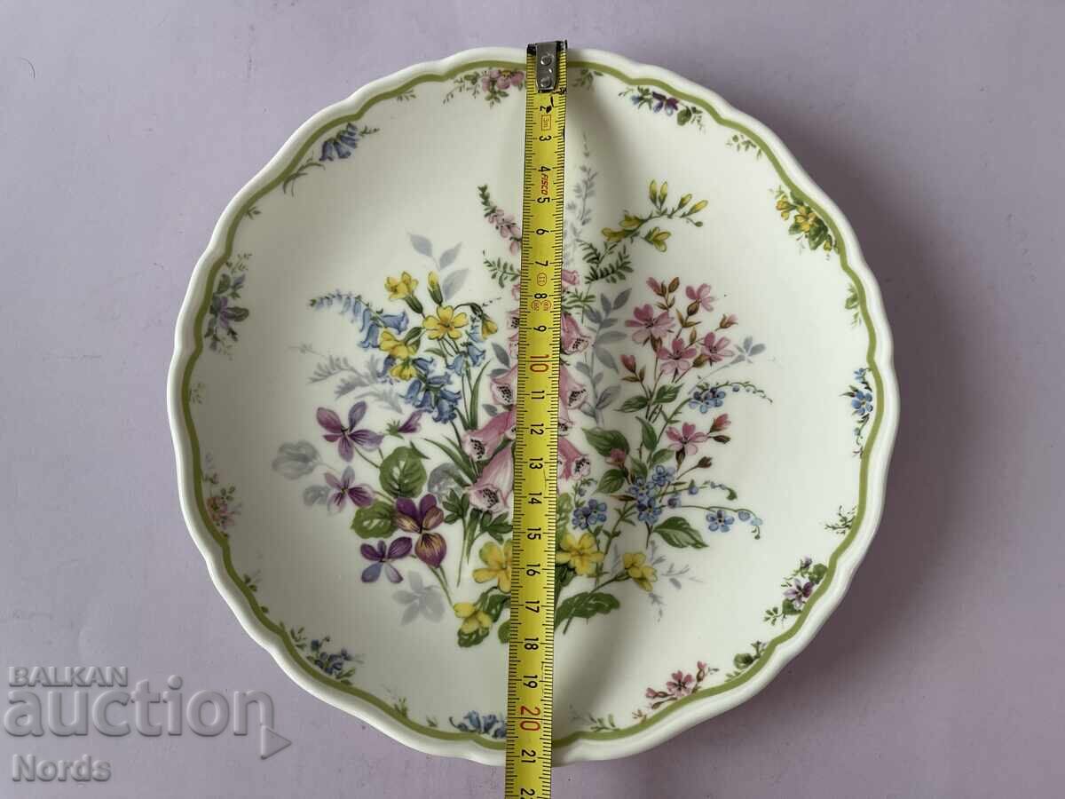 Royal Albert Beautiful Plate - 5 Royal Albert Beautiful Plate - 5