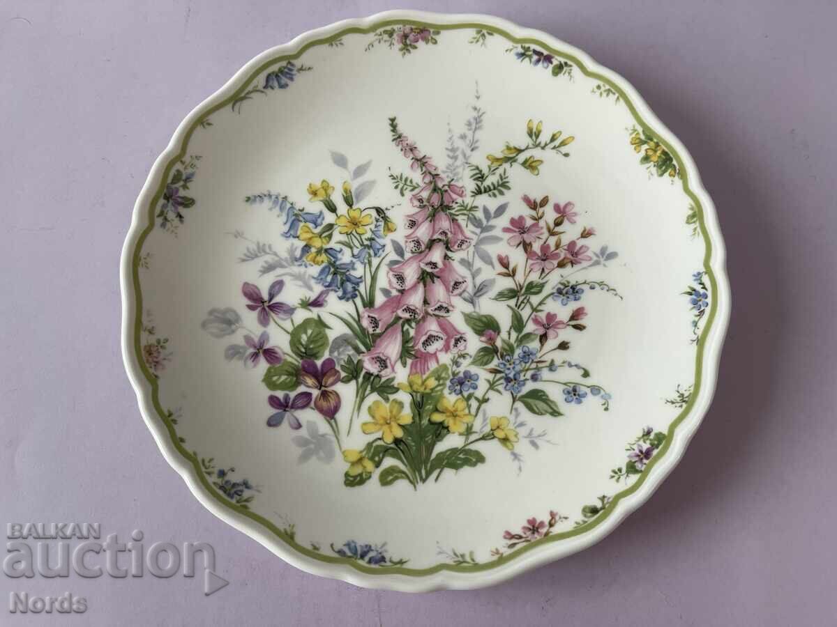 Royal Albert Beautiful Plate Royal Albert Beautiful Plate