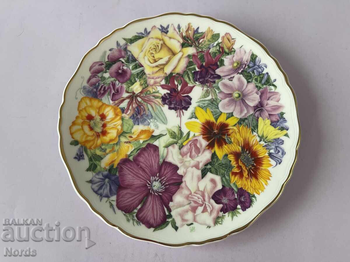 Royal Albert  Красива чиния с цена 24.88 лв. | € 12.72