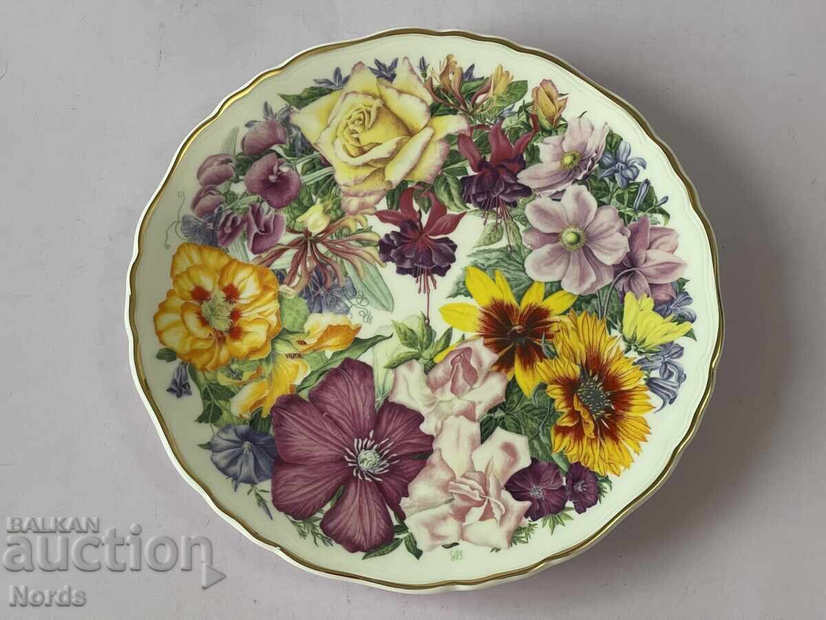 Аукцион Royal Albert  Красива чиния