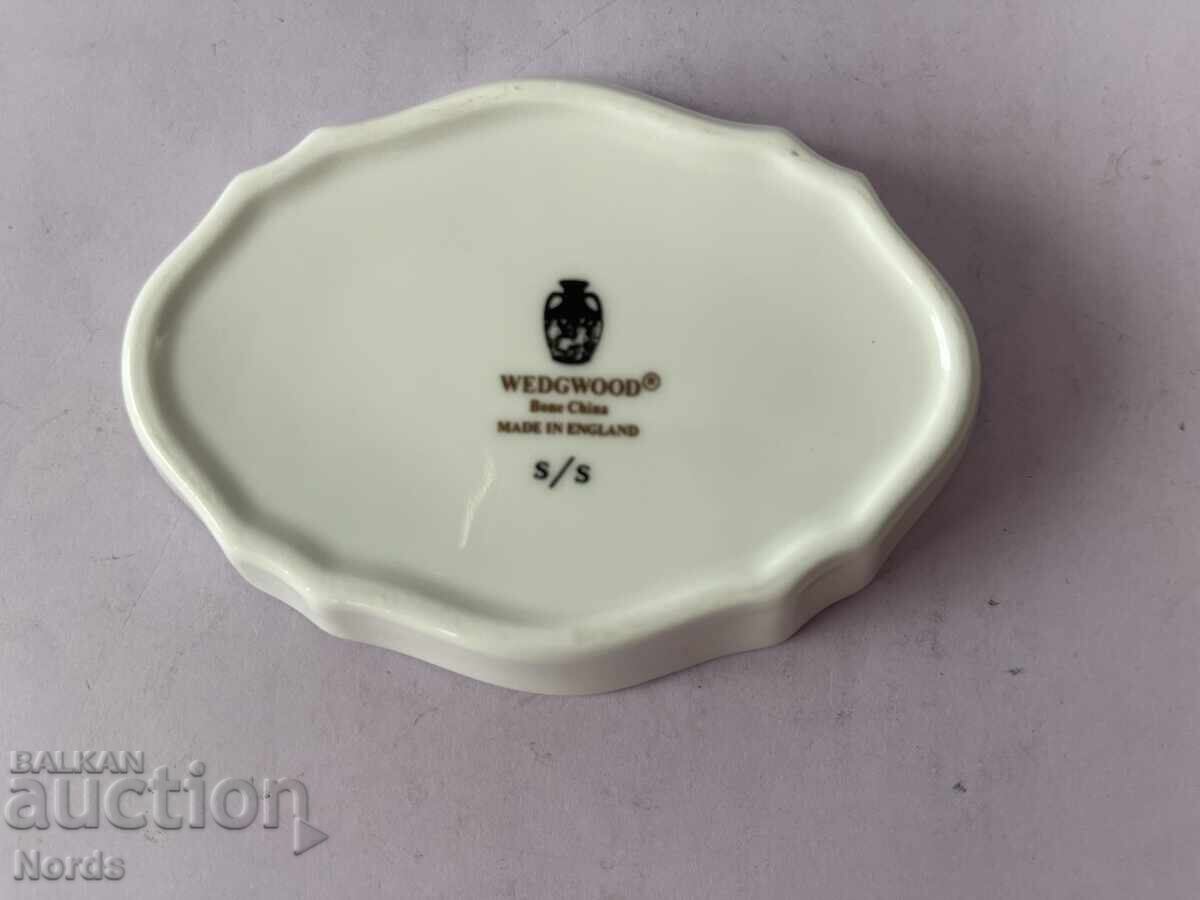Auction Wedgwood Beautiful Plate Auction Wedgwood Beautiful Plate