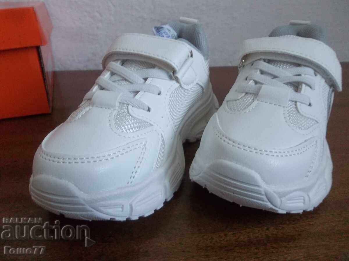 Încălțăminte cu preț 10.00 BGN | € 5.11 Încălțăminte cu preț 10.00 BGN | € 5.11