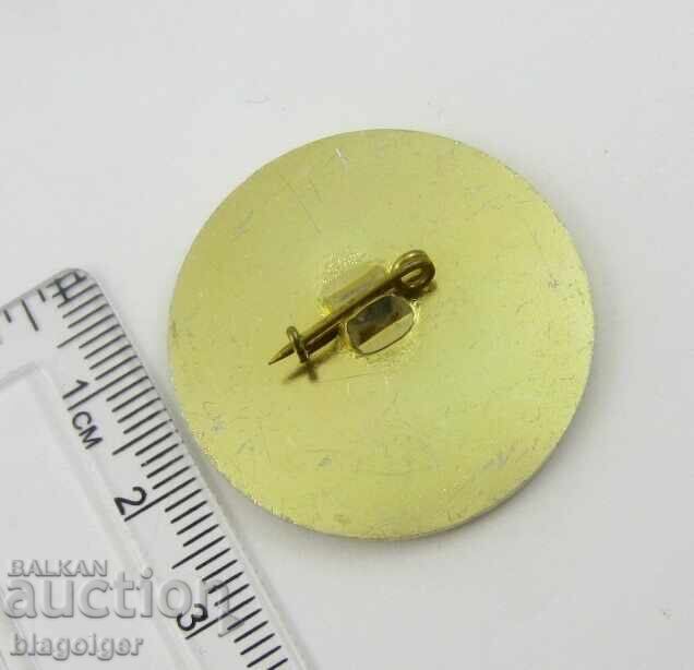 Български футбол-Аз играя футбол-Стара значка с цена 2.99 лв. | € 1.53 Български футбол-Аз играя футбол-Стара значка с цена 2.99 лв. | € 1.53