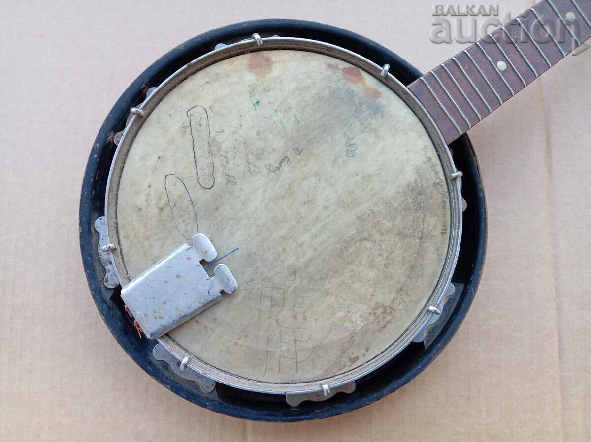 Banjo vechi, ukulele, chitară mică cu preț 191.00 BGN | € 97.66
