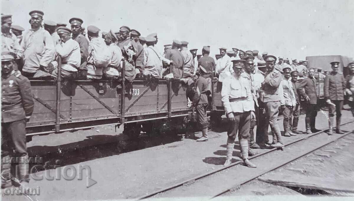 5178 Kingdom of Bulgaria railway station Radomir soldiers traveling with price 15.00 BGN | € 7.67 5178 Kingdom of Bulgaria railway station Radomir soldiers traveling with price 15.00 BGN | € 7.67