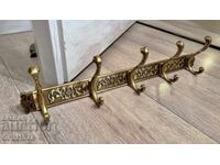 Umeraș din aluminiu cu elemente decorative frumoase