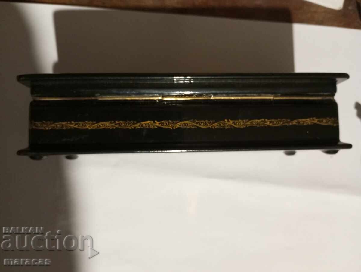 Licitație Cutie rusească cu desen