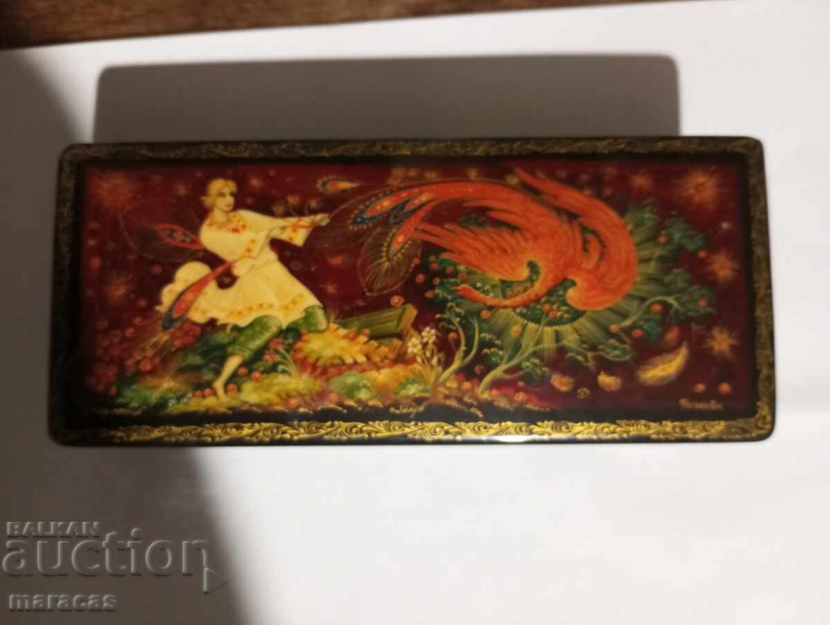 Cutie rusească cu desen