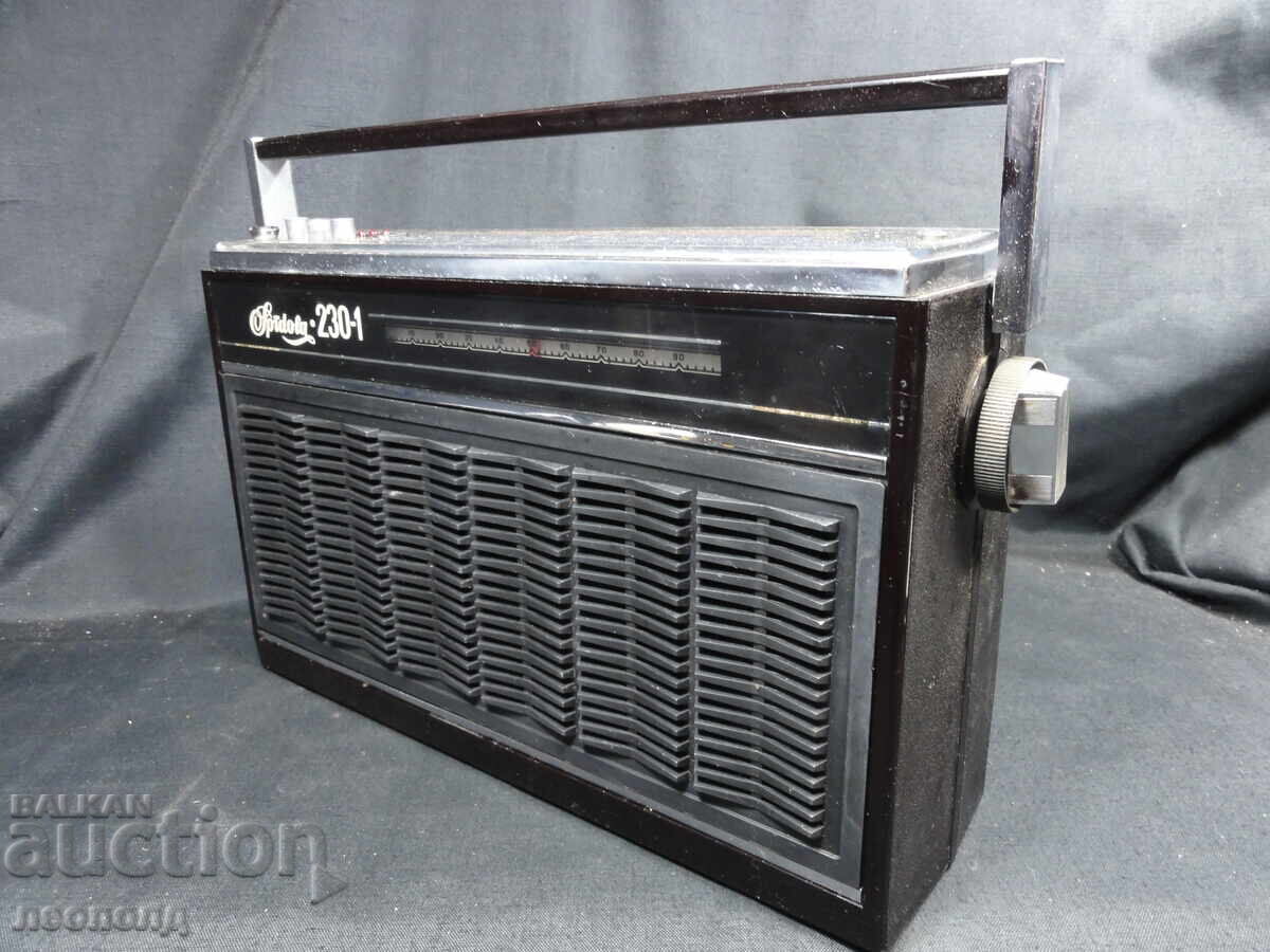 BZTs STAR RETRO SOCIALIST USSR TRANSISTOR RADIO VEF SPIDOLA 230-1 with price 38.00 BGN | € 19.43 BZTs STAR RETRO SOCIALIST USSR TRANSISTOR RADIO VEF SPIDOLA 230-1 with price 38.00 BGN | € 19.43