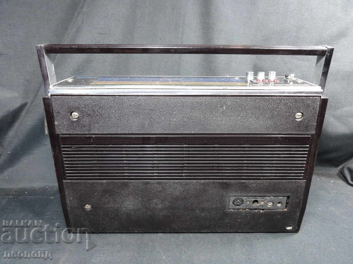 Delivery of BZTs STAR RETRO SOCIALIST USSR TRANSISTOR RADIO VEF SPIDOLA 230-1 Delivery of BZTs STAR RETRO SOCIALIST USSR TRANSISTOR RADIO VEF SPIDOLA 230-1