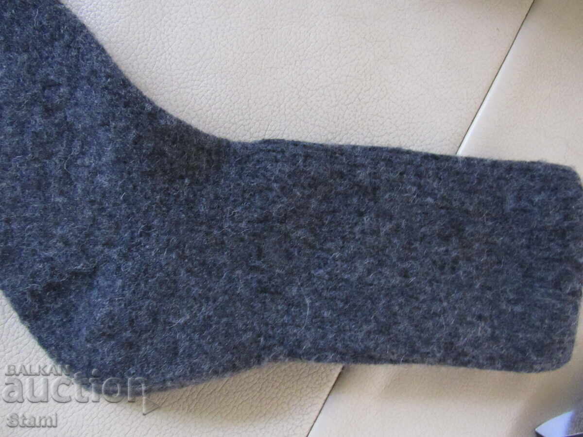 Auction  Machine-knitted yak wool socks, size 43-45