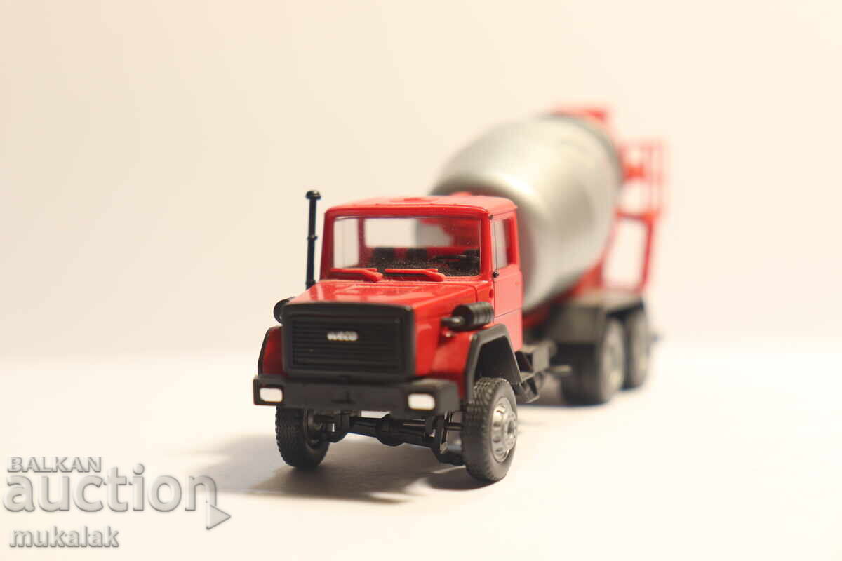 Auction  HERPA H0 1/87 IVECO Concrete Mixer Truck Model