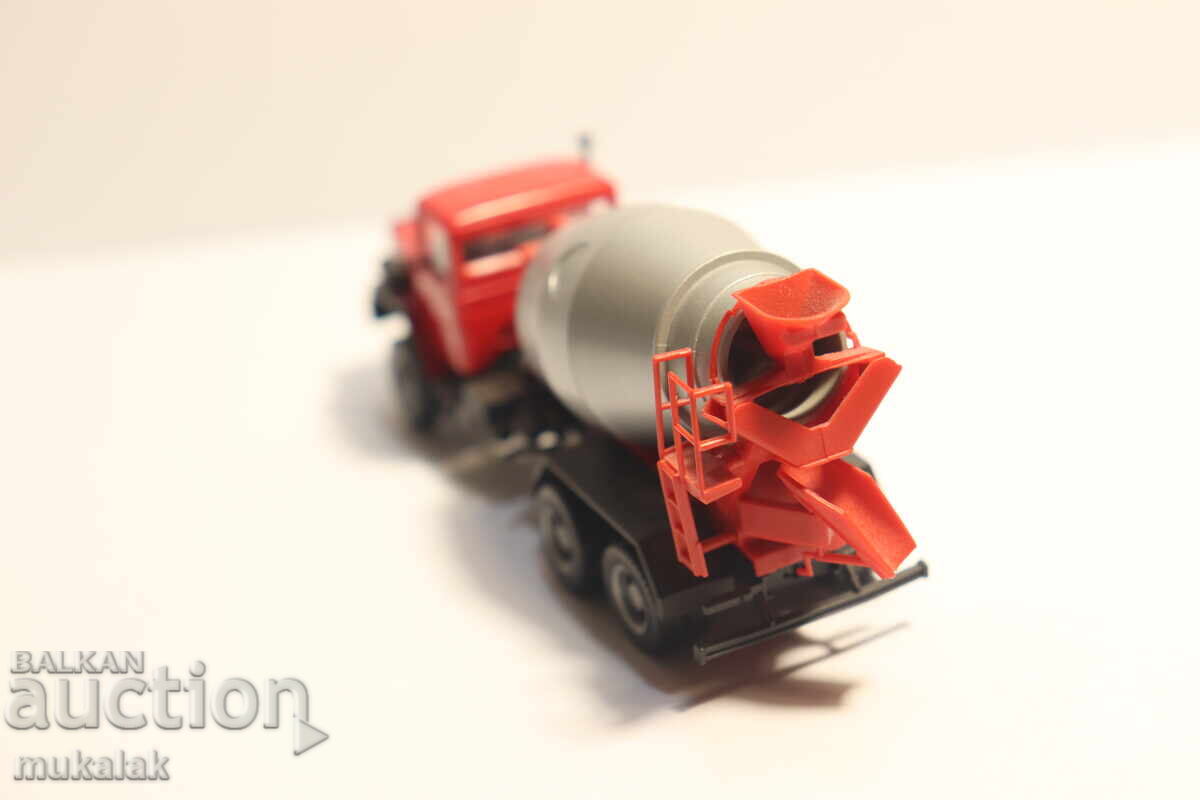 HERPA H0 1/87 IVECO Concrete Mixer Truck Model - 6