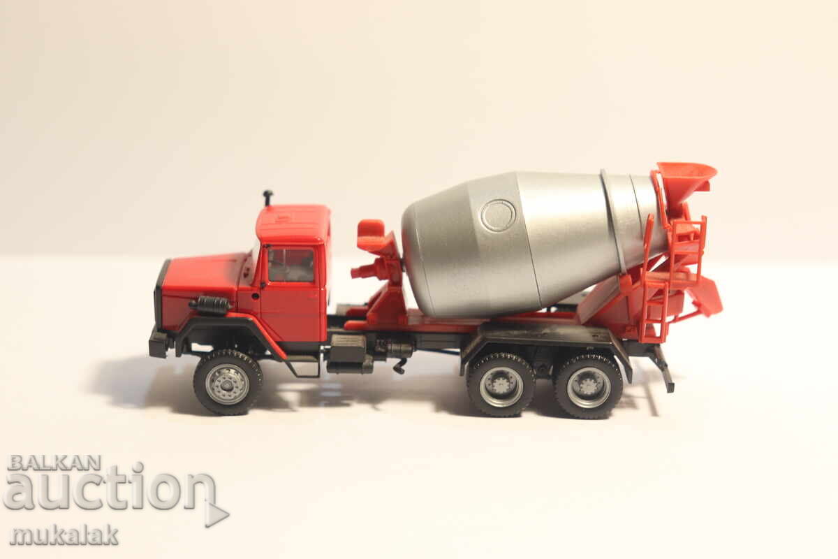 HERPA H0 1/87 IVECO Concrete Mixer Truck Model