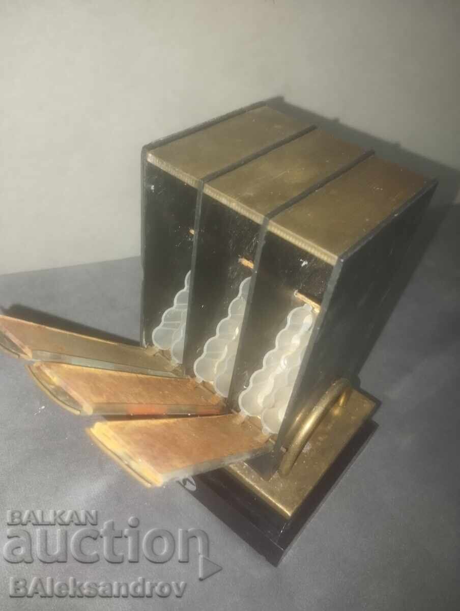 Delivery of Cigarette box Delivery of Cigarette box