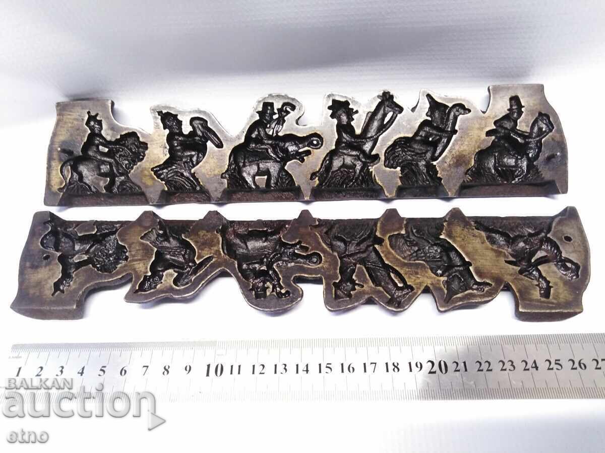 Livrarea MATRIȚĂ VECHE DIN FONTĂ PENTRU JUCĂRII, FIGURINE CU SUPORTURI