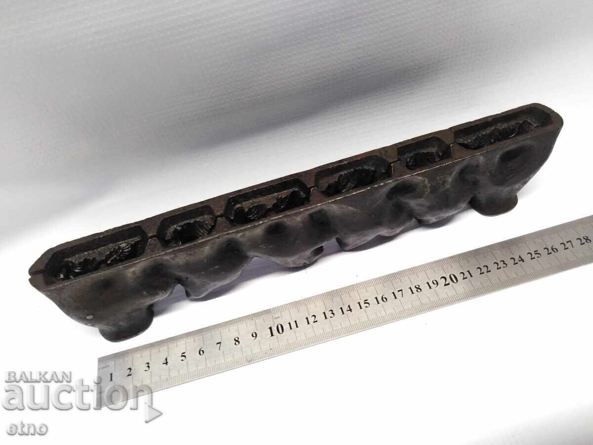 СТАРА ЧУГУНЕНА МАТРИЦА ЗА ИГРАЧКИ ,ФИГУРИ С ПОСТАВКИ - 7 СТАРА ЧУГУНЕНА МАТРИЦА ЗА ИГРАЧКИ ,ФИГУРИ С ПОСТАВКИ - 7